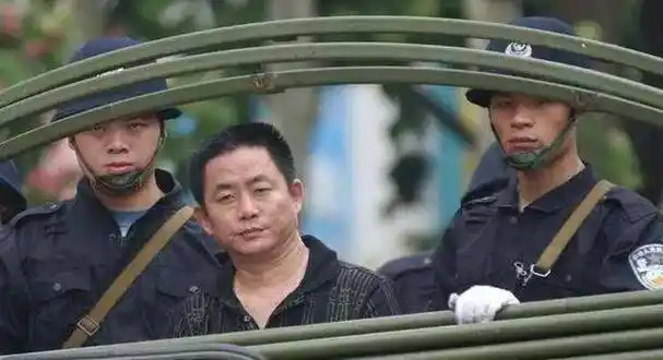 原创乔四王牌打手莫磊曾香车美女纸醉金迷晚年却捡垃圾为生