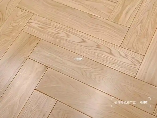 橡木原木色纯实木人字拼地板