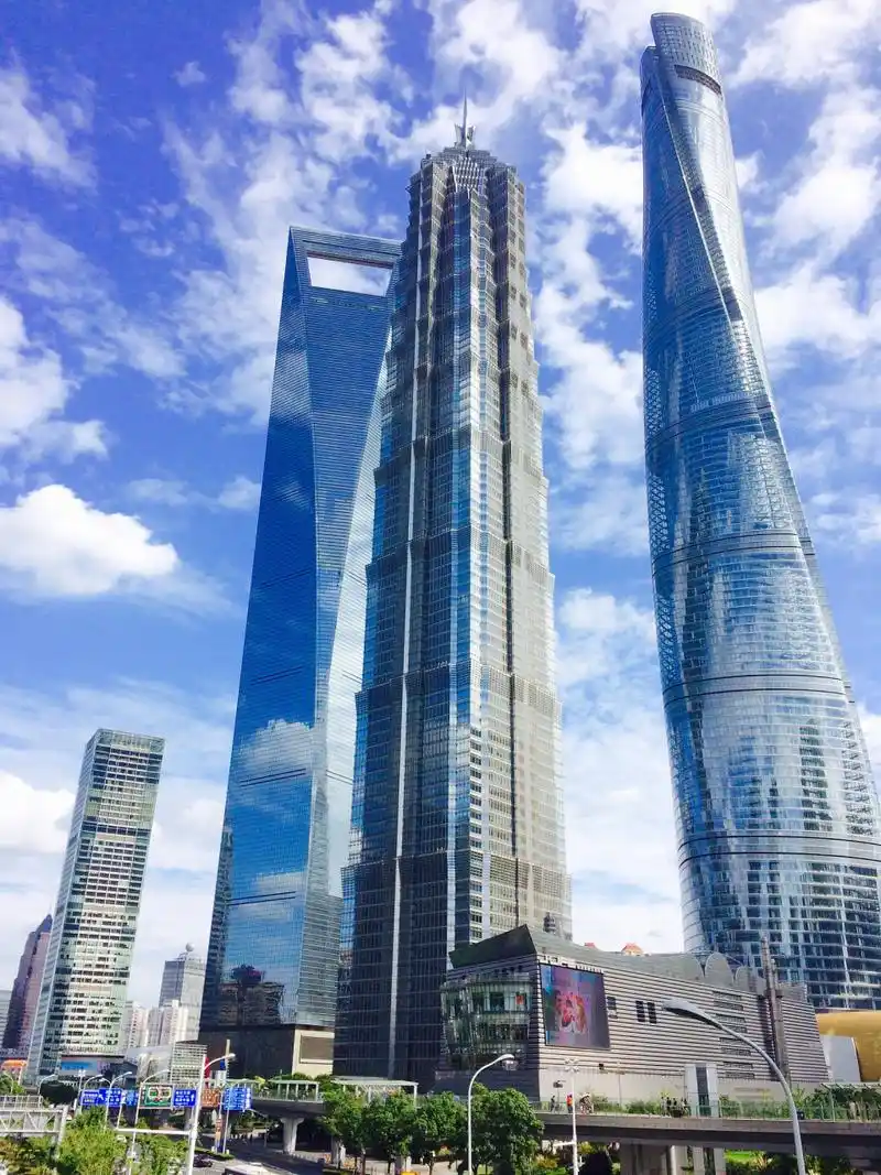 嬉行记# 上海金茂大厦,作为上海的地标建筑之一,傲然屹立于陆家嘴