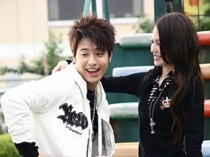 张韶涵结婚了吗同神秘男友为何九年还不结婚