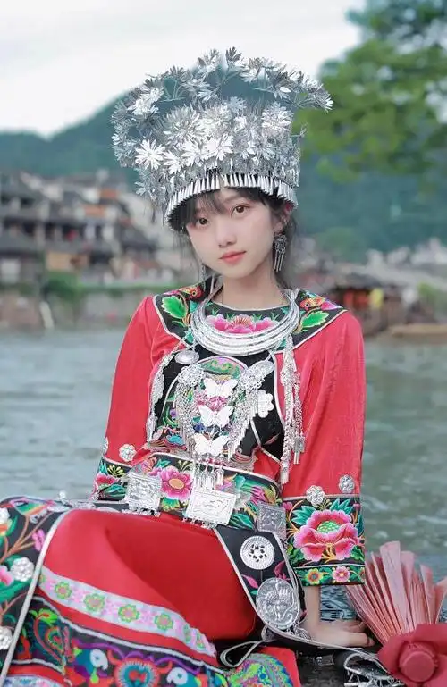 南大土家族女孩火了被称可爱天花板高考分数令人羡慕