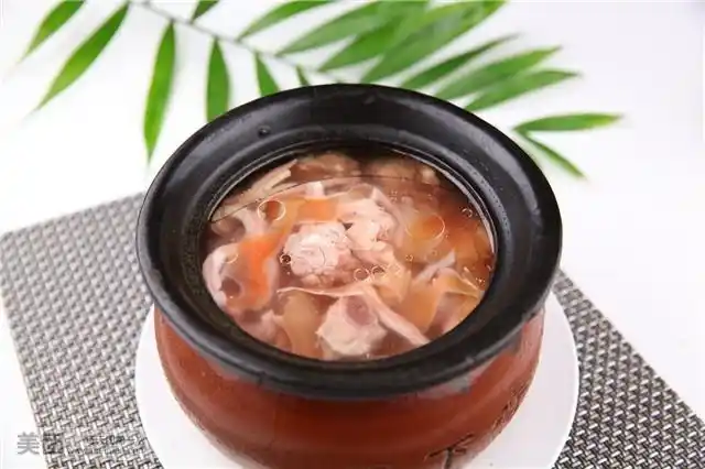 墨鱼排骨肚片汤