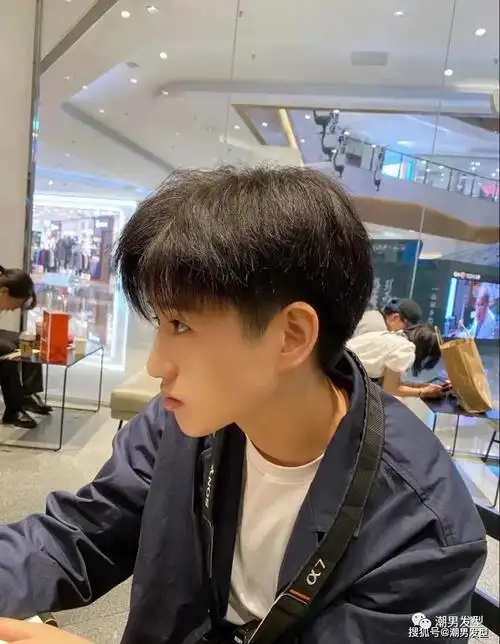 2021年男生"新发型"参考,理发师建议留这4款,时髦又减龄!_刘海