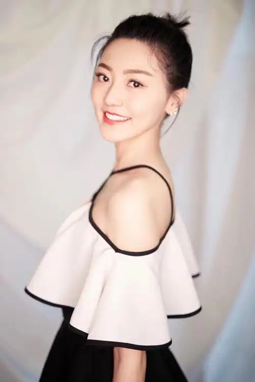 黄梦莹_演员_作品_个人资料_简历_生日_经历_留言 - 酷乐米