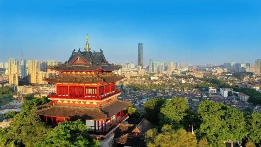 镇江苏宁广场六周年推动城市商业的升级与繁华