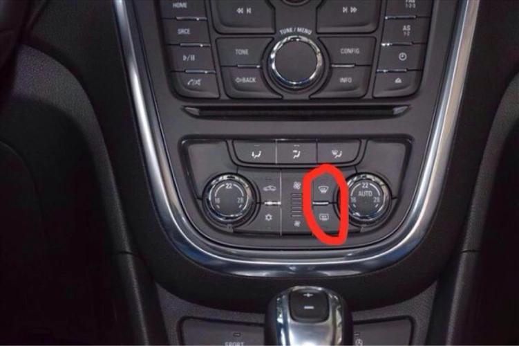 2015别克昂克拉除雾器灯为什么一直开着,怎么关啊