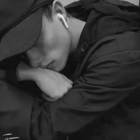 黑白头像图片男生侧面的比较多一些