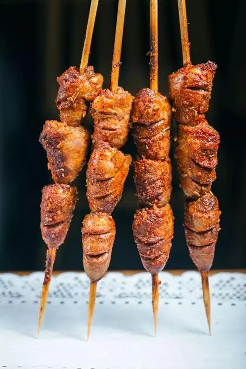 烤鸡心这家店环境美,但串的味道是绝对不差的.