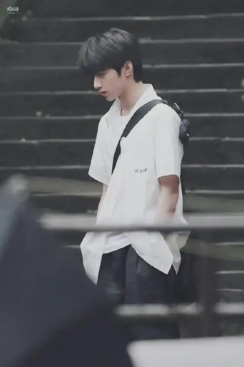 如果刘耀文是校园剧男主#啊啊啊啊啊啊刘耀文真的太帅了,双手插兜的