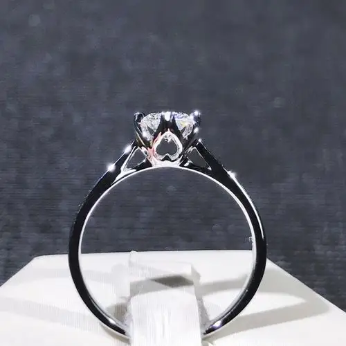 献和昌gia证书0.30克拉 颜色d 净度vs2 赠18k金 四爪 钻石戒托