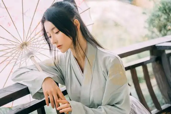 一曲情丝付今生陈晓竹全新国风单曲红尘戏台上线