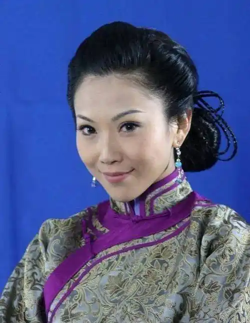 《七十二家房客》韩师奶,戏里时尚万种,戏外定居加拿大做富太太_董潼