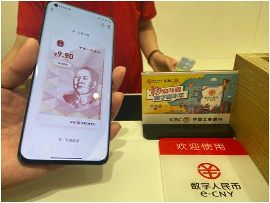 图片来源:北京商报在6月底,全路网实现了数字人民币支付刷闸乘车,8月