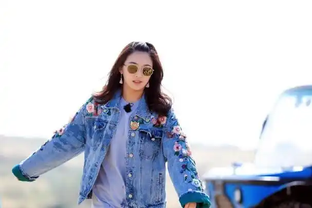 张含韵晒与张韶涵合影,12前照片被翻牌?网友:终于分清谁是谁了