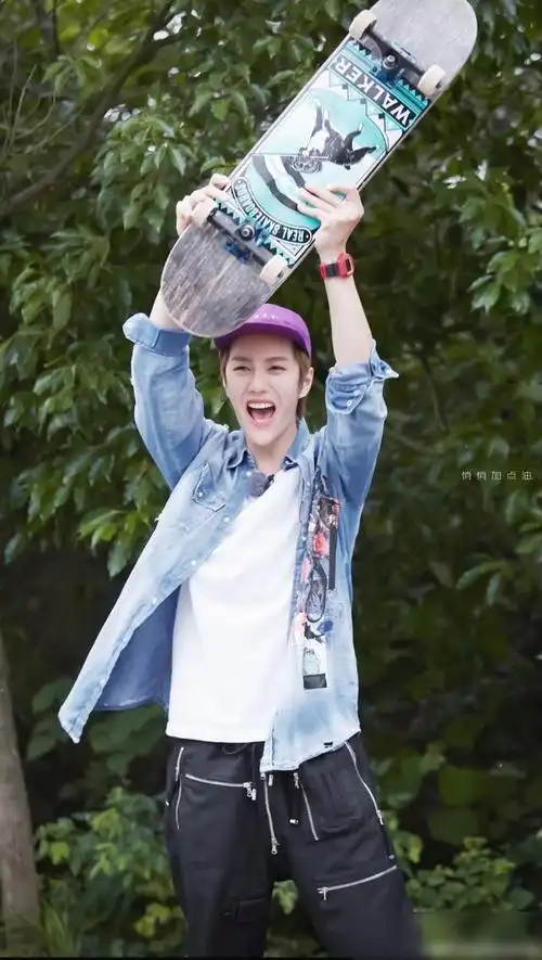 运动系王一博滑板帅球性好,新商务即将官宣|综艺_网易订阅