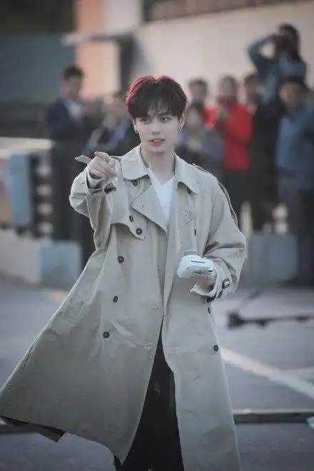 红发 风衣  林彦俊 中国音乐公告牌 帅照