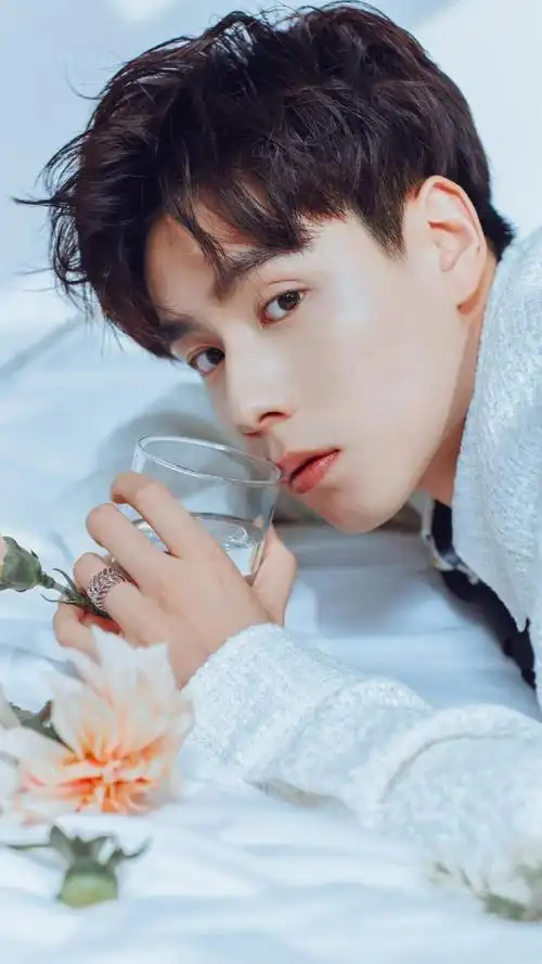 胡一天干净帅气迷人写真