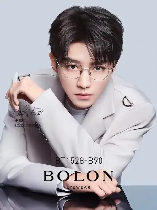 暴龙全球代言人王俊凯新的广告图