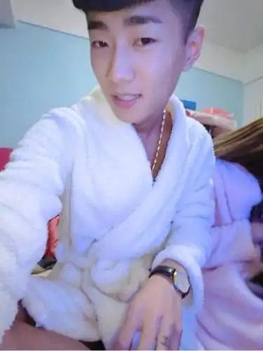 快手网红"刘叉叉"被女徒弟爆料睡粉,而且致其怀孕