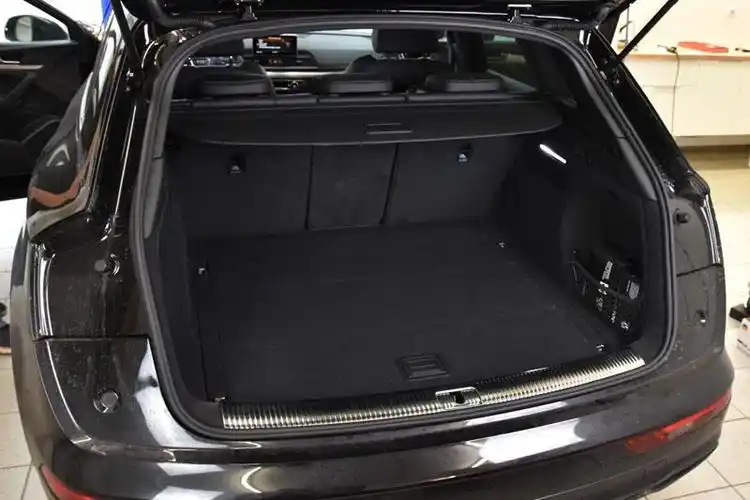 奥迪q5怎么改看起来大奥迪q5改床车