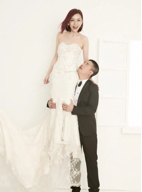 扒扒10大超女老公身世,有人嫁富商,有人嫁运动员,她却嫁给了自己的