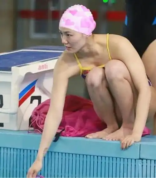 泳坛女神刘湘训练照曝光,一双大长腿吸睛无数,让粉丝看凸了双眼