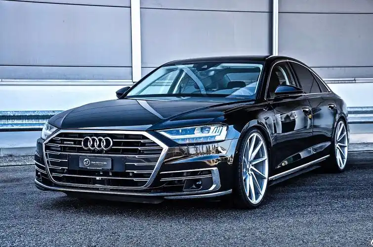 全新奥迪a8有点四门coupe的范儿