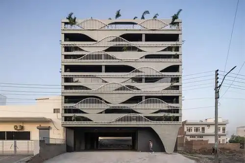 低成本打造曲线混凝土外立面办公楼设计