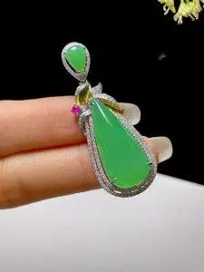 水滴翡翠吊坠挂件图片