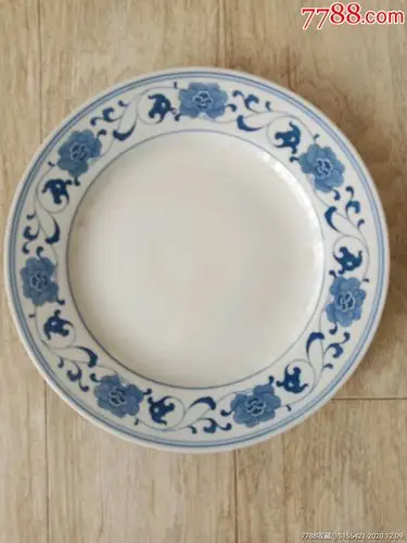 瓷盘子