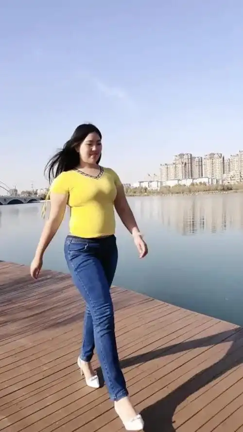 气质有范,微胖身材的女神,大家都说旺夫有女人味