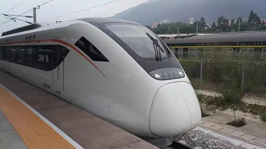 【铁道迷】广佛肇城际crh6a肇庆站发车视频