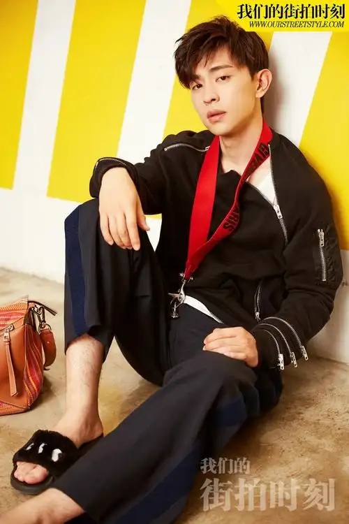 高伟光,杨子姗热夏都在炫腿,唯独邓伦偏爱"毛拖鞋"?