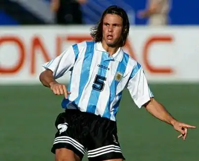 上最带有文艺复兴时期悲剧色彩的足球运动员一一世界第一后腰雷东多