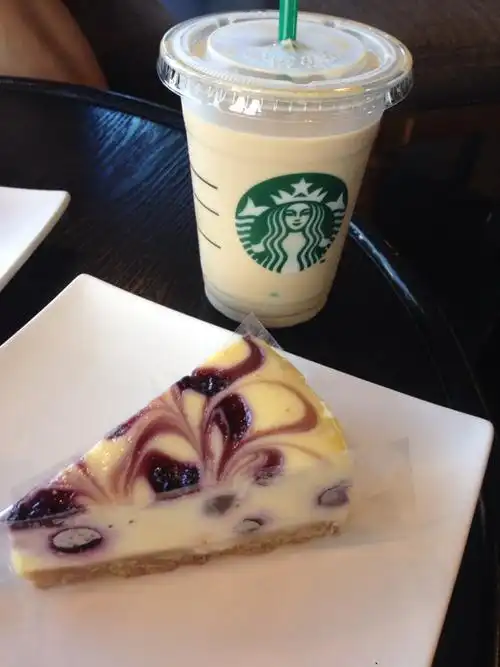 咖啡,甜品,悠悠扬扬的音乐,有三俩好友陪伴,休闲放松的星巴克