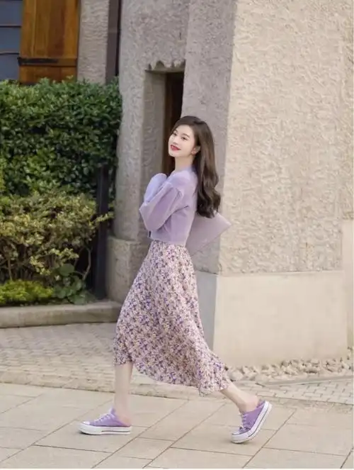 秋天碎花半身裙这样搭配上衣才好看学会了吗