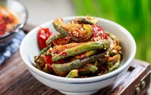 腌咸菜可以用塑料制品存放吗 腌制咸菜起白沫怎么办