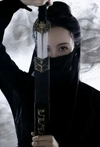 一身黑衣手持宝剑.这样英姿飒爽的小姐姐你爱了吗!