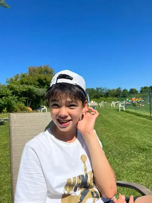 俏皮的小安认真的小安