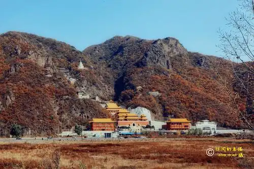 《古城辽阳风光》金秋龙峰寺