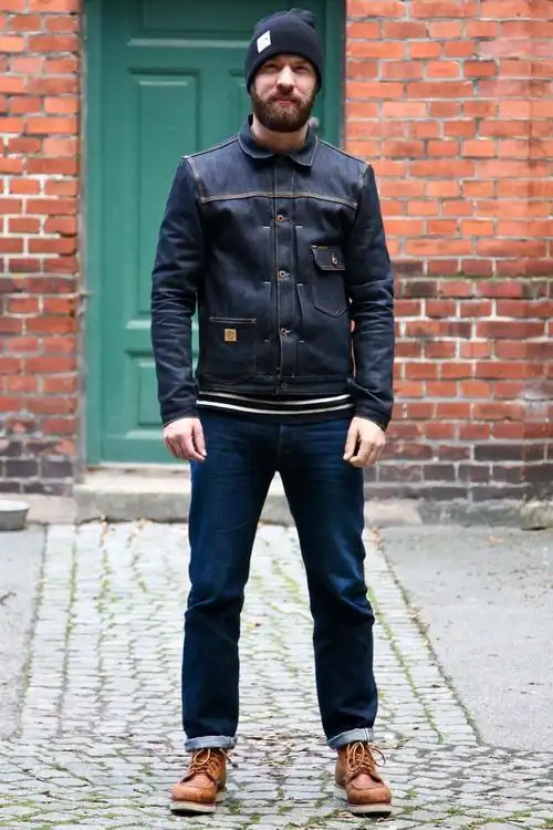 1907,是仿照875创造出来的鞋款,在外形上和875比较接近,鞋身采用铜质