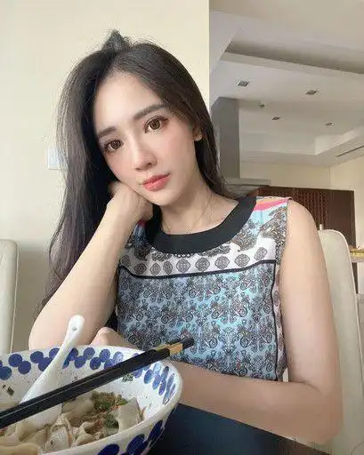 模特子涵秀d级不科学身材艺术品般的身线网友抢当专属摄影师