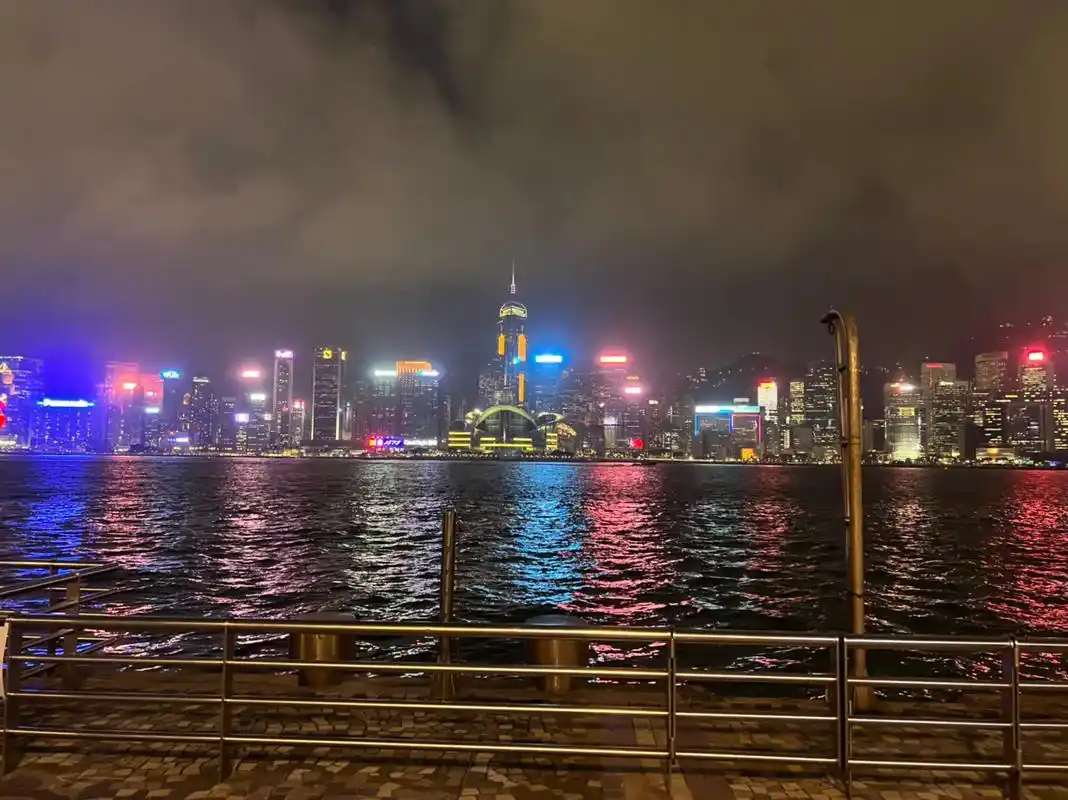 维多利亚港 #希望秋天的风可以带走夏天的烦恼 #每一张照片 - 抖音