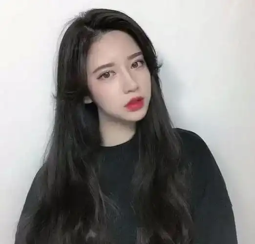 黑色头发对于我们亚洲人来说,是最完美的发色,但是和时尚结合到一起