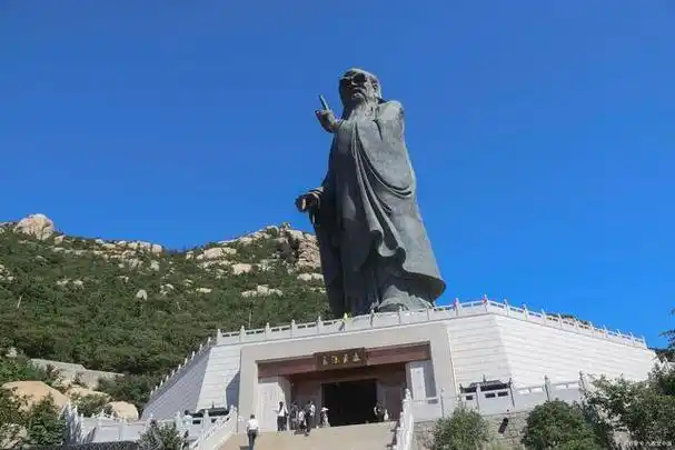 山东烟台龙口南山景区:云雾缭绕的仙境之旅