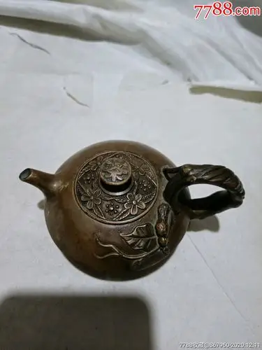 首页 拍卖 铜壶/铜瓶 >> 纯铜茶壶,有点年头了,雕工精细.,_铜壶/铜瓶