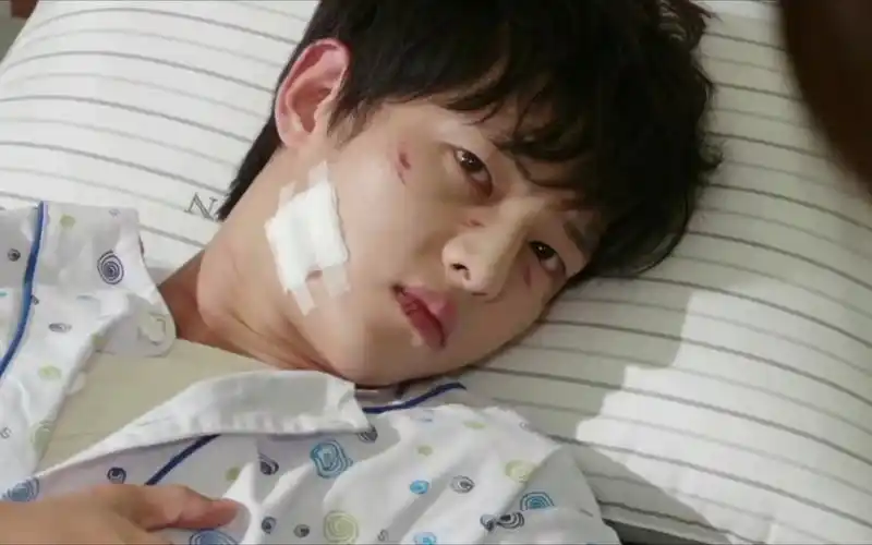 活动作品虐向宋仲基男主马陆被打受伤合集