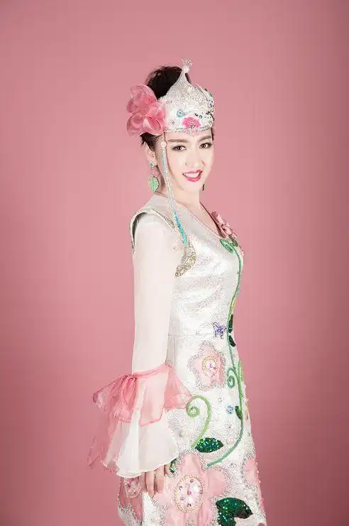 《纳文江边的思恋》,《呼伦贝尔雪》,《还没有见到你》,《达斡尔人家