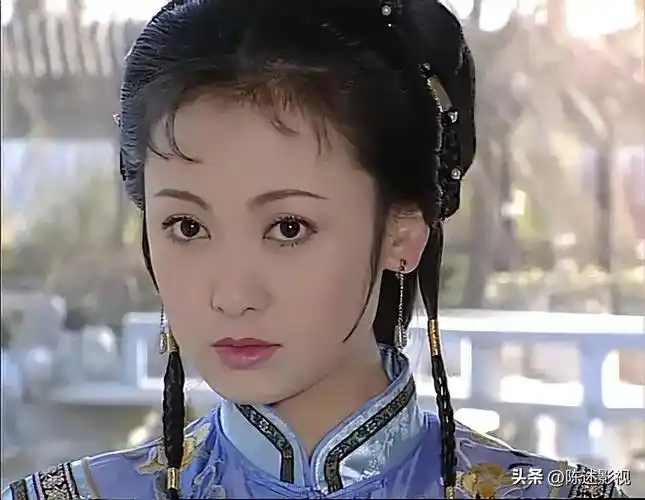 张咏棋06杨若兮长相甜美,柳叶眉丹凤眼樱桃小嘴,身穿古装的她,婉约