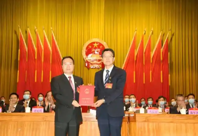 马品高当选开平市市长!